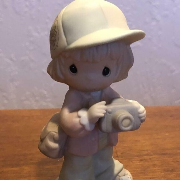 PRECIOUS MOMENTS FIGURINE MARKED " COLLECTORS' CLUB" C) 1997 PMI ENESCO - Picture 1 of 6